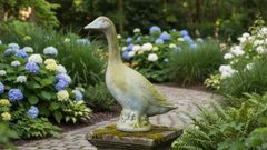 Graceful Honker Goose Sculpture – Elegant Garden Décor