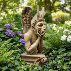 Colossal Spitting Guardian: Le Colossal Spitting - Gargoyles Sculpture