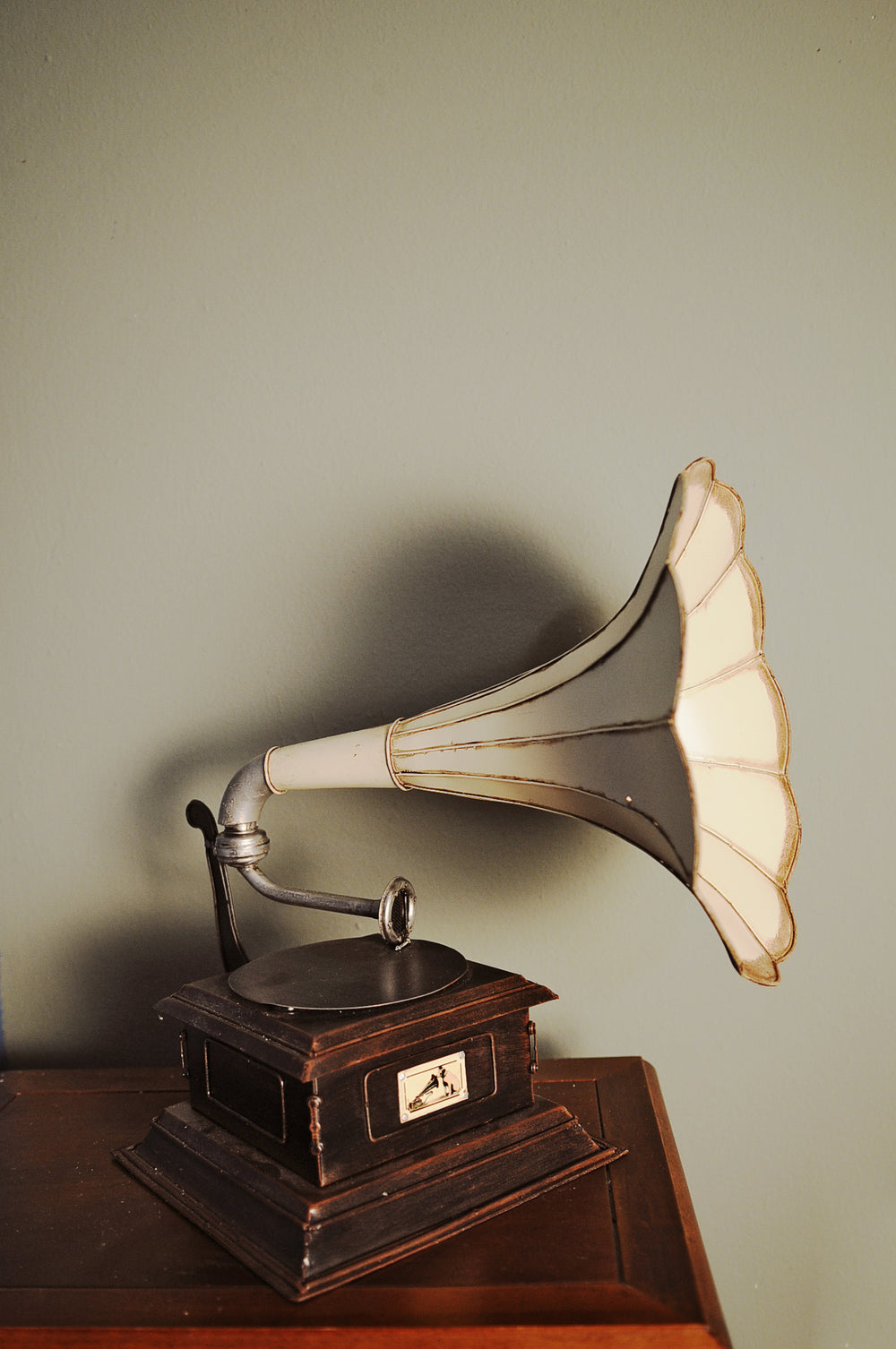  1911 HMV Gramophone Monarch Model V, Home furniture and decor, Old Modern Handicrafts, XoticBrands Home Decor
