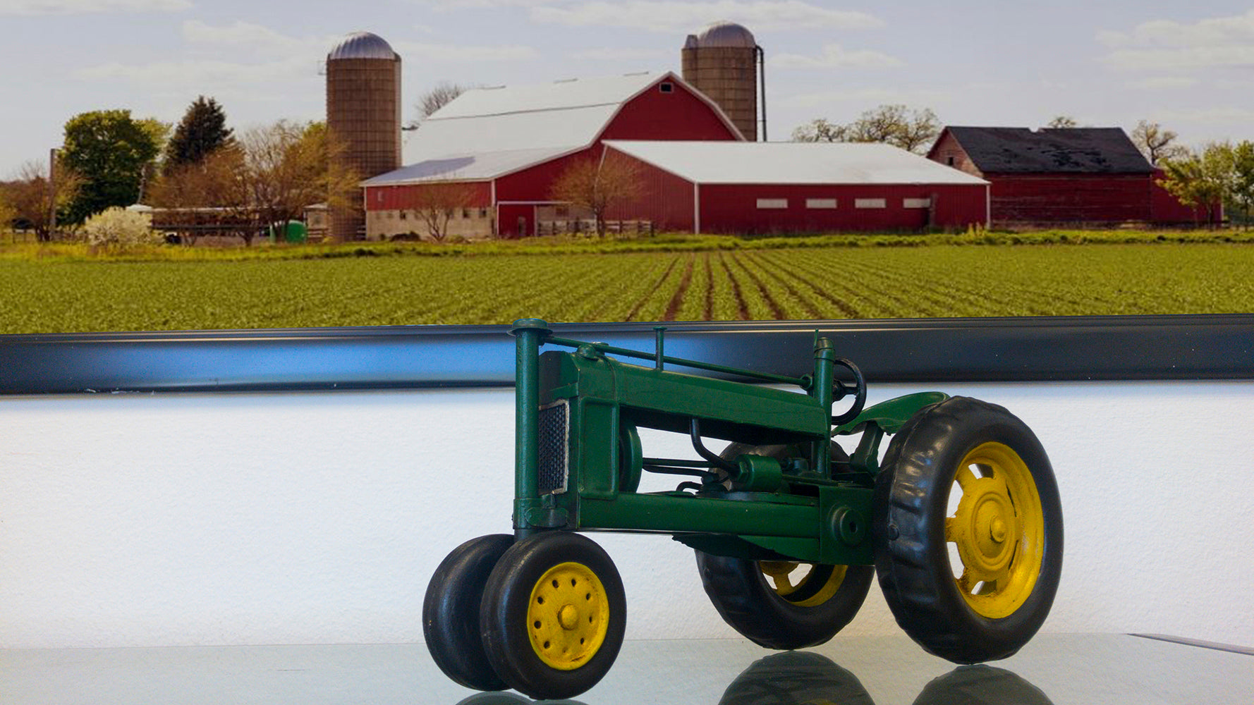  1935 John Deere Model B Tractor Metal Handmade, Home furniture and dÃ©cor, OLD MODERN HANDICRAFTS, XoticBrands Home Decor