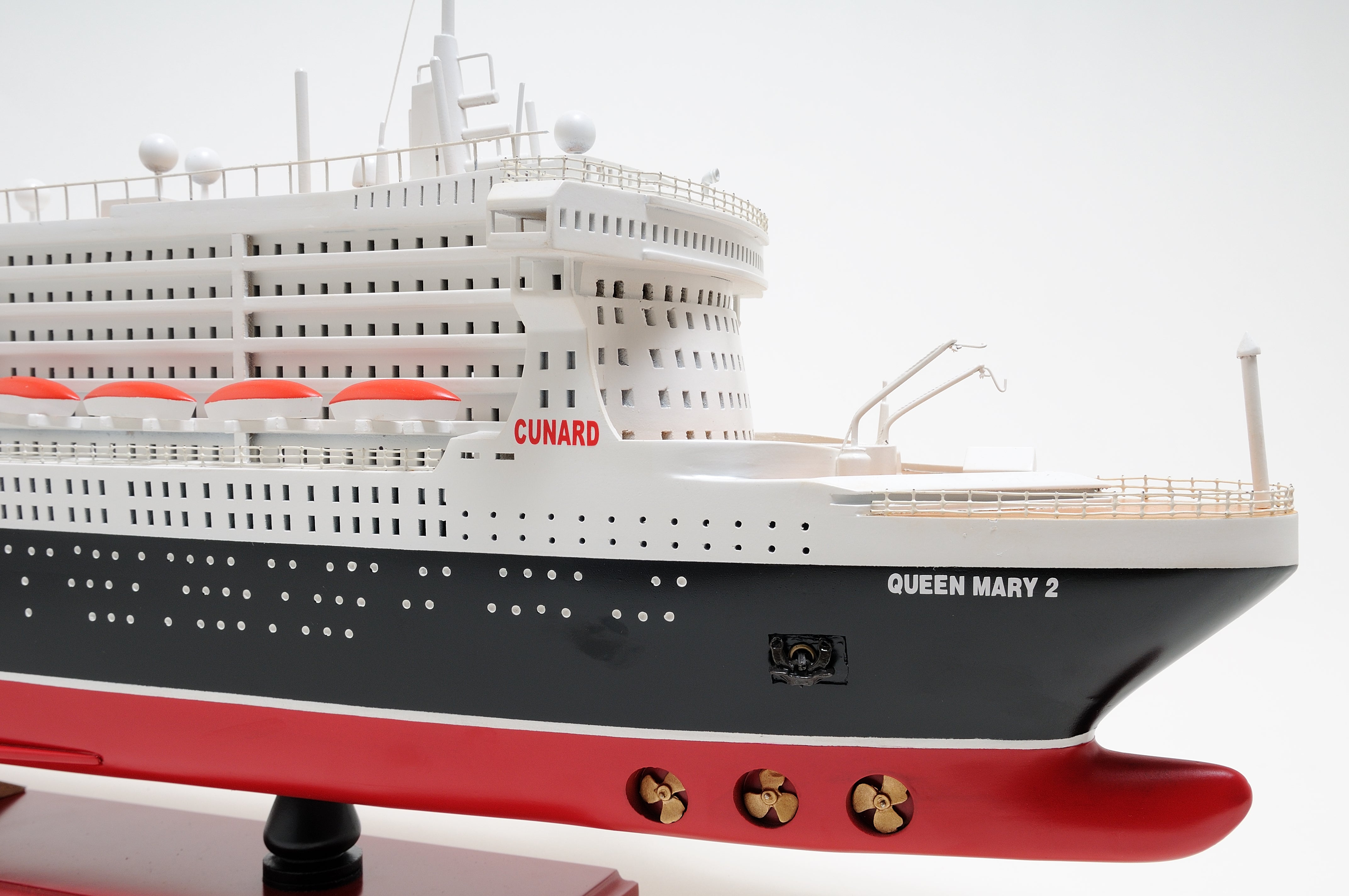  Queen Mary II L Boat  Model Display, Home furniture and decor, Old Modern Handicrafts, XoticBrands Home Decor