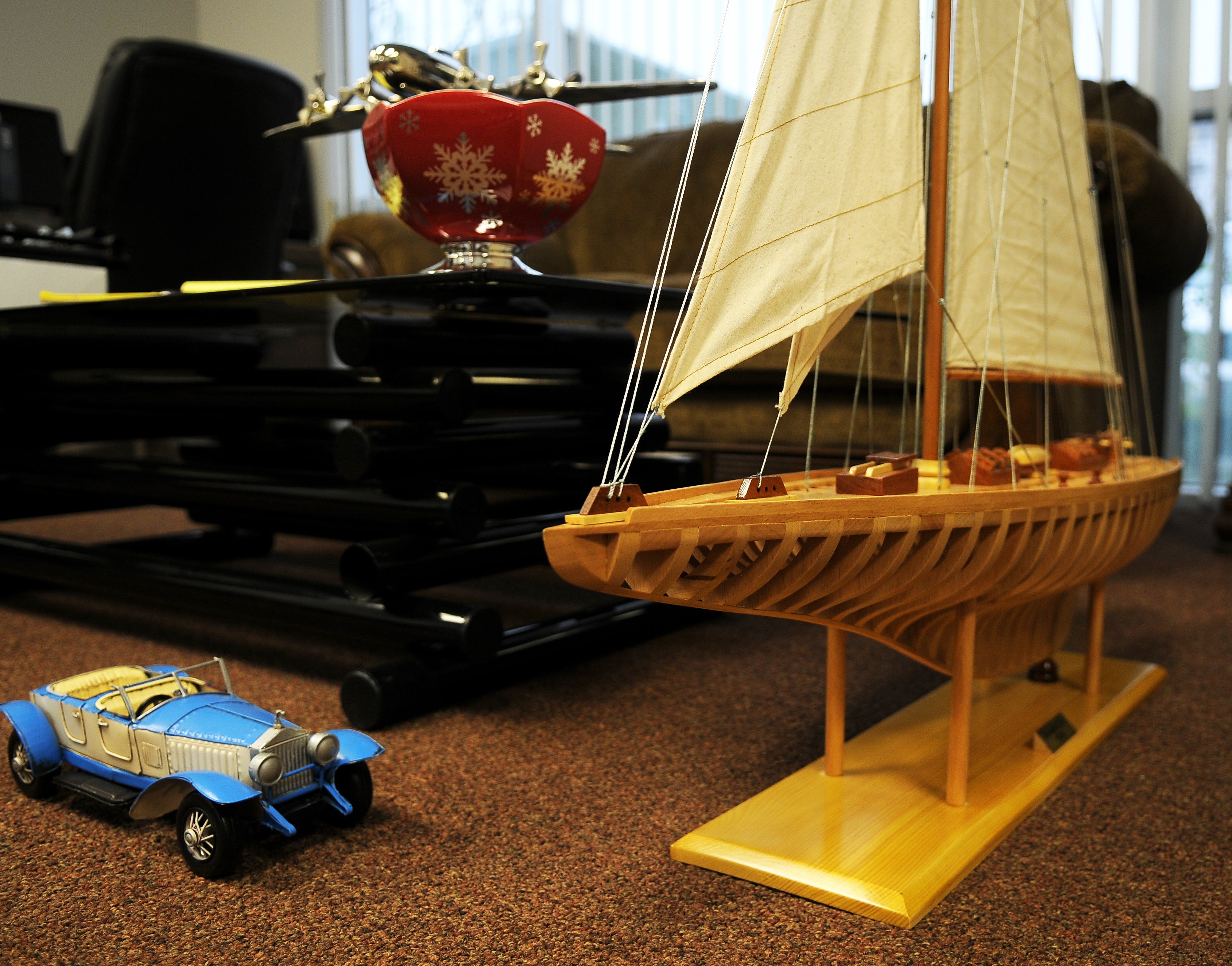  Shamrock Open Hull Boat Model Display, Home furniture and decor, Old Modern Handicrafts, XoticBrands Home Decor